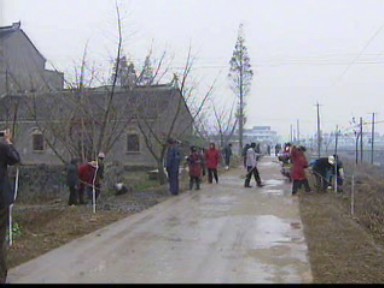 蔣華鎮(zhèn)高標(biāo)準(zhǔn)推進(jìn)農(nóng)村公路環(huán)境整治